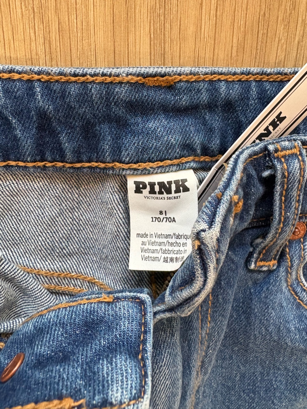 NWT PINK Victoria’s Secret Denim Shorts Raw Hem Size 8 - Picture 4 of 5